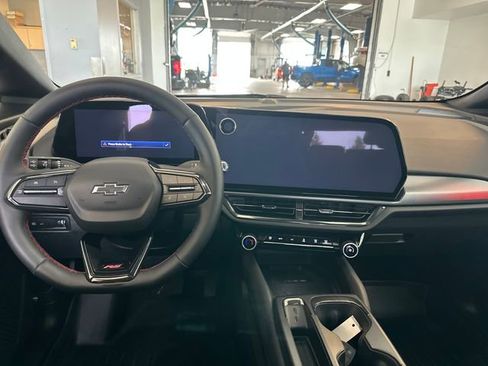Used 2025 Chevrolet Equinox EV RS image 14