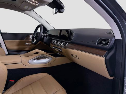 New 2026 Mercedes-Benz GLS 450 4MATIC image 33
