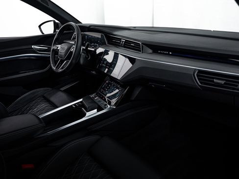 Used 2023 Audi e-tron S Premium Plus image 8