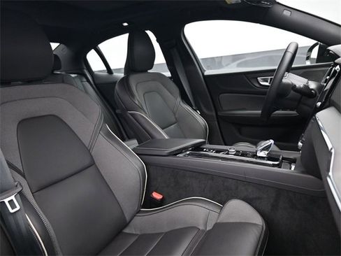 Used 2024 Volvo S60 B5 Plus image 35