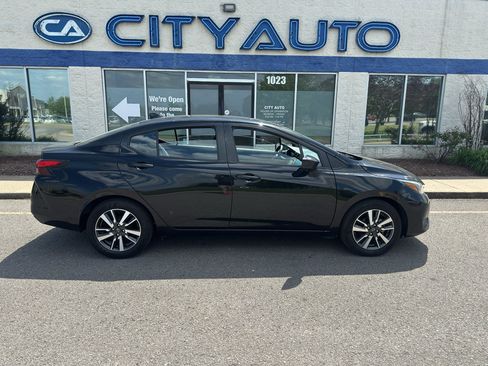 Used 2025 Nissan Versa SV image 3