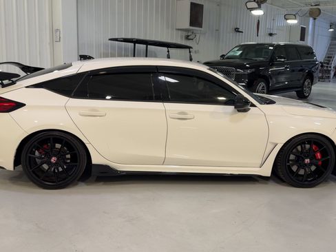 Used 2023 Honda Civic Type R image 2