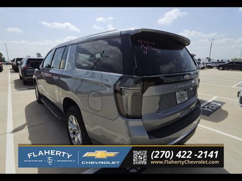 Used 2026 Chevrolet Suburban Premier AWD/4WD image 5