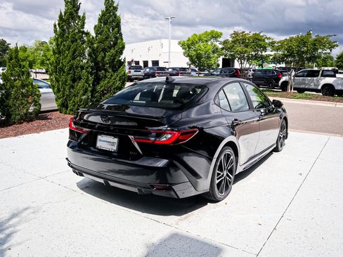 Used 2025 Toyota Camry XSE FWD image 10