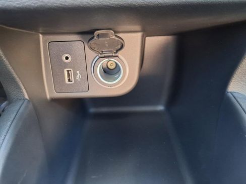 Certified 2025 Nissan Kicks Play S image 9