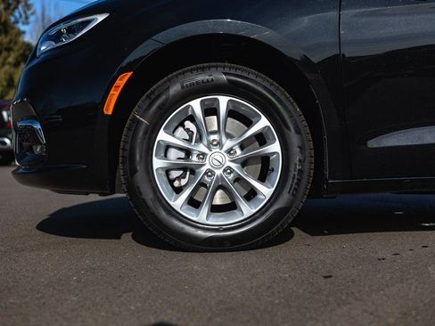 New 2026 Chrysler Pacifica Select image 11