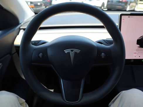 Used 2022 Tesla Model Y Long Range AWD/4WD image 15