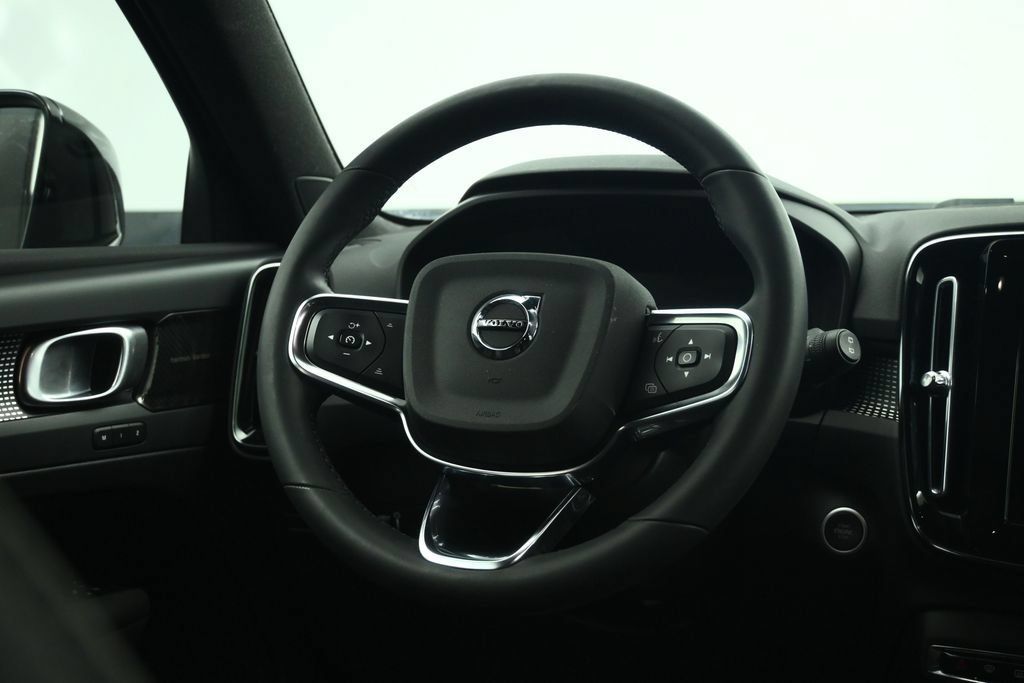 Used 2022 Volvo XC40 T5 R-Design AWD/4WD image 39