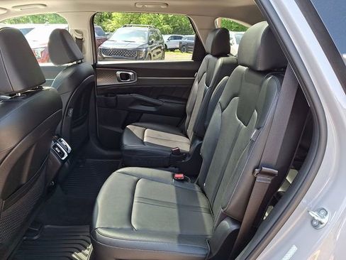Certified 2025 Kia Sorento SX FWD image 11