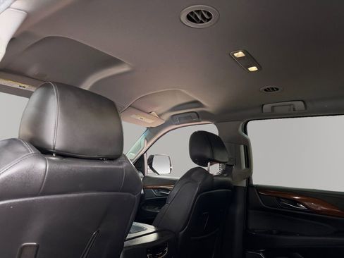 Used 2018 Cadillac Escalade ESV 4WD image 24