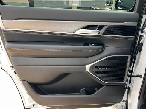 New 2026 Jeep Grand Wagoneer 4WD image 18