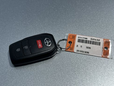 Certified 2025 Toyota Tacoma SR5 AWD/4WD image 36