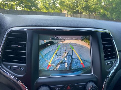 Used 2017 Jeep Grand Cherokee Altitude AWD/4WD image 15