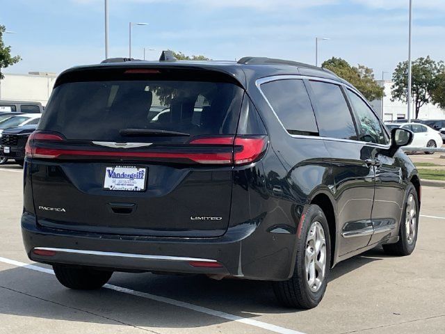 Used 2022 Chrysler Pacifica Limited FWD image 4