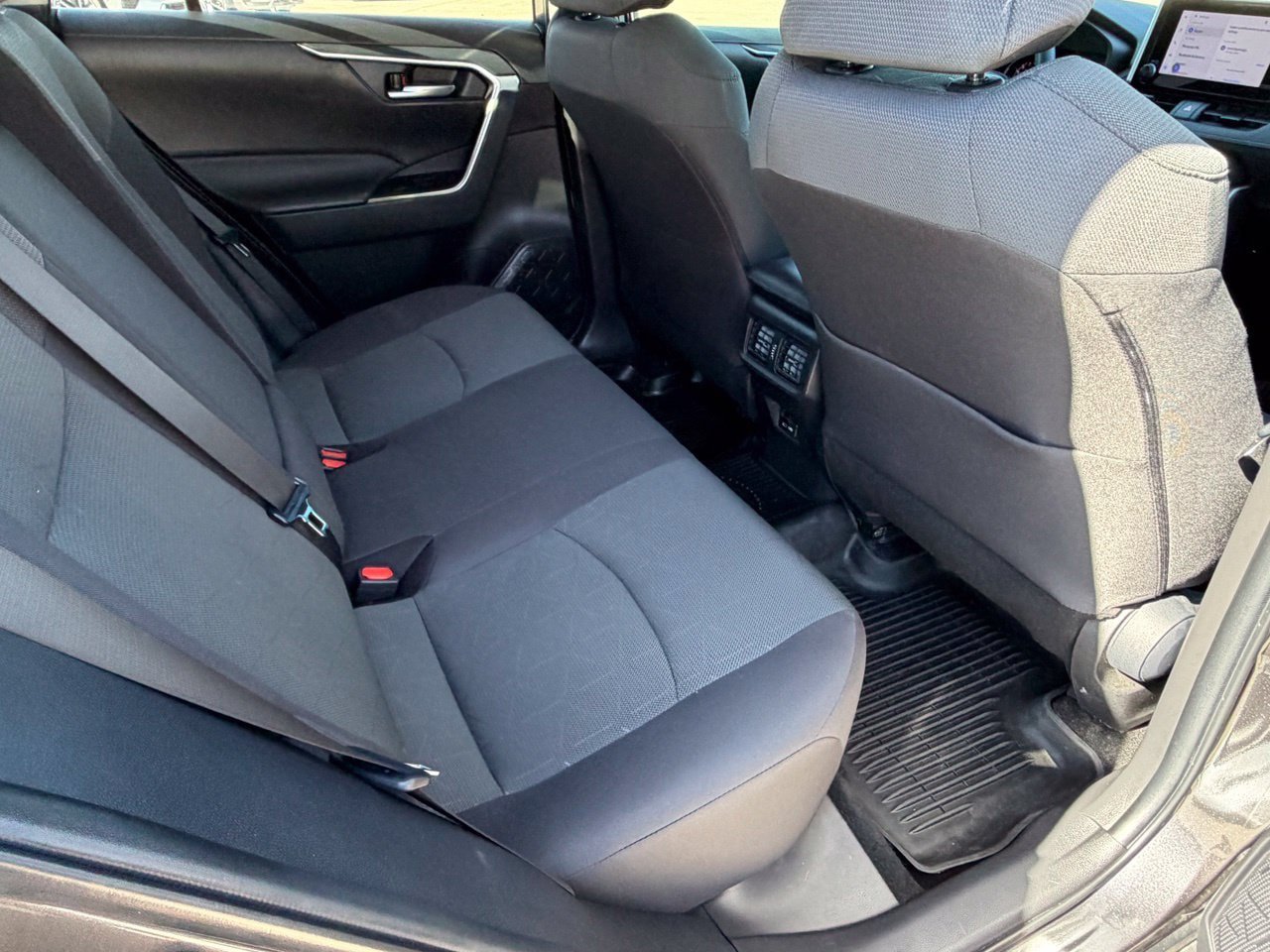 Used 2024 Toyota RAV4 XLE AWD/4WD image 36