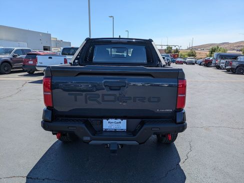 Used 2025 Toyota Tacoma TRD Pro AWD/4WD image 4