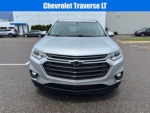 Used 2020 Chevrolet Traverse LT FWD image 3