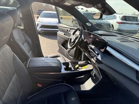 Certified 2025 Buick Enclave Avenir w/ Super Cruise Package image 35