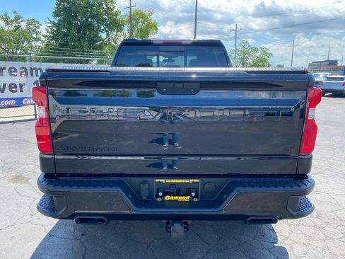 Used 2020 Chevrolet Silverado 1500 LT Trail Boss w/ Midnight Edition AWD/4WD image 3