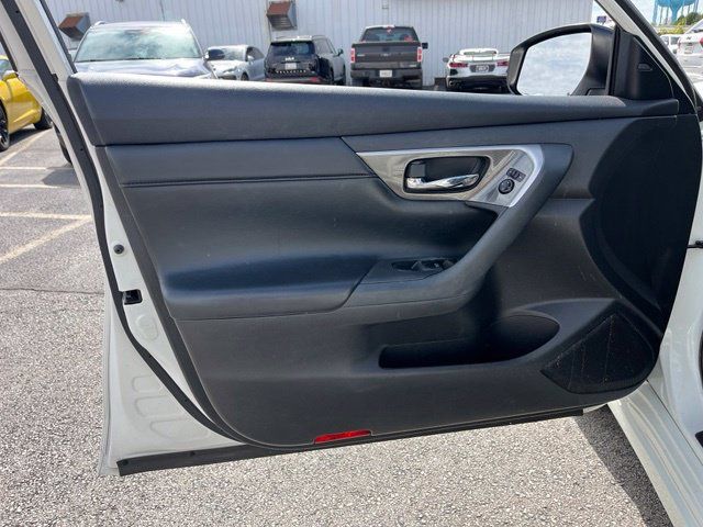 Used 2013 Nissan Altima 2.5 SL w/ Technology Pkg FWD image 18