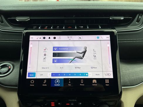 Used 2024 Jeep Grand Cherokee Limited w/ Luxury Tech Group II image 26