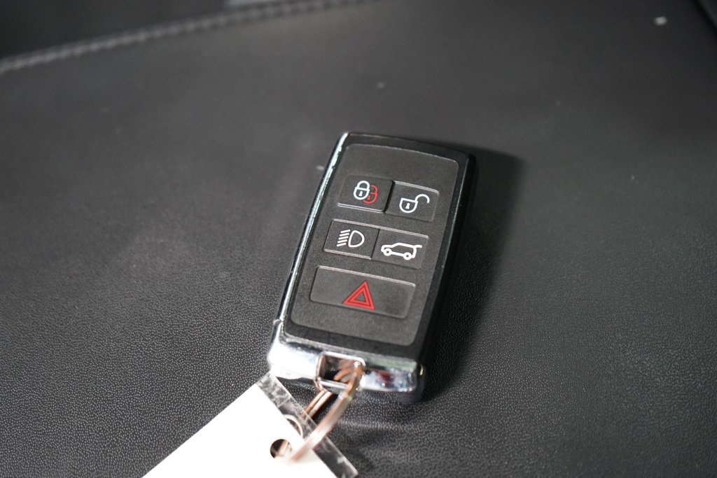 Used 2023 Jaguar F-PACE SVR AWD/4WD image 38