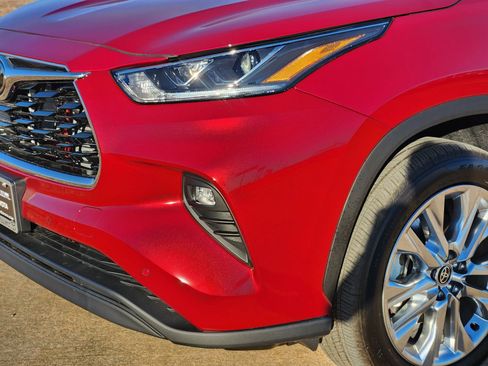 New 2026 Toyota Highlander Limited image 9