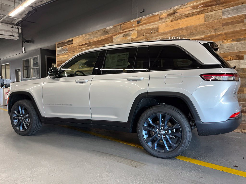 New 2026 Jeep Grand Cherokee Limited AWD/4WD image 19