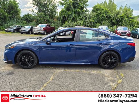 Used 2025 Toyota Camry SE FWD image 6