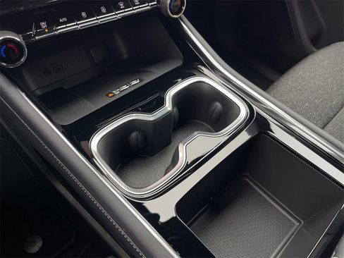 New 2025 Chevrolet Traverse LT w/ Midnight/Sport Edition FWD image 19