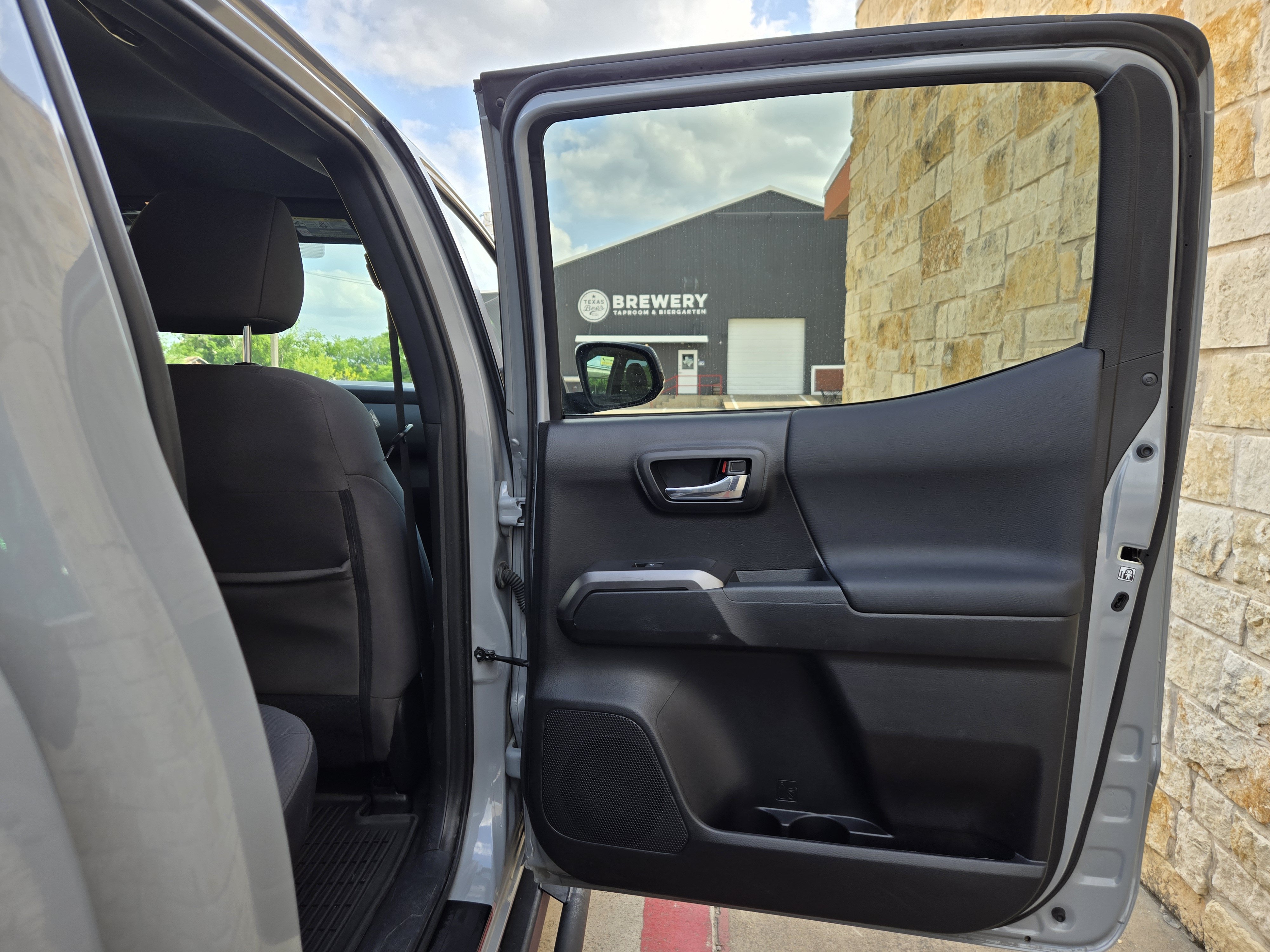Used 2019 Toyota Tacoma TRD Off-Road AWD/4WD image 10