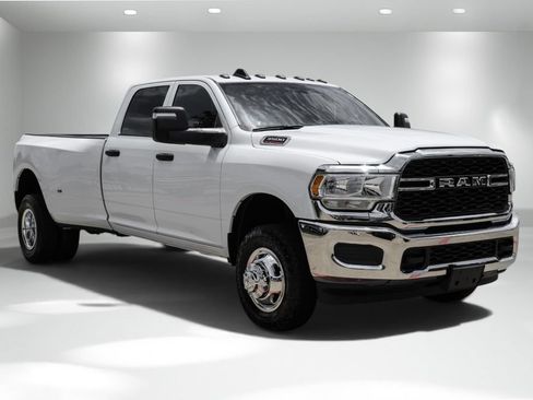 Used 2024 RAM 3500 Tradesman w/ Chrome Appearance Group AWD/4WD image 5