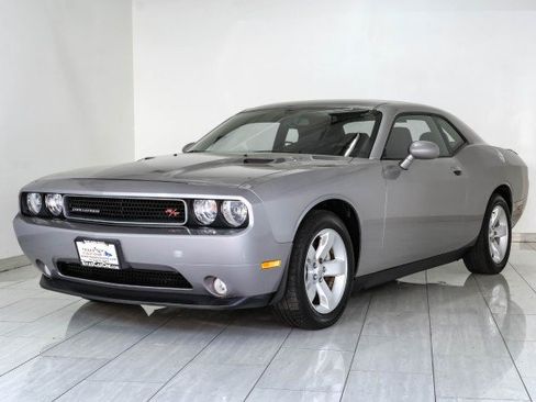 Used 2013 Dodge Challenger R/T RWD image 4