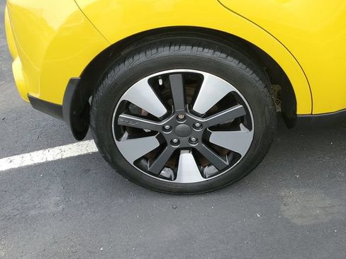Used 2015 Kia Soul ! FWD image 6