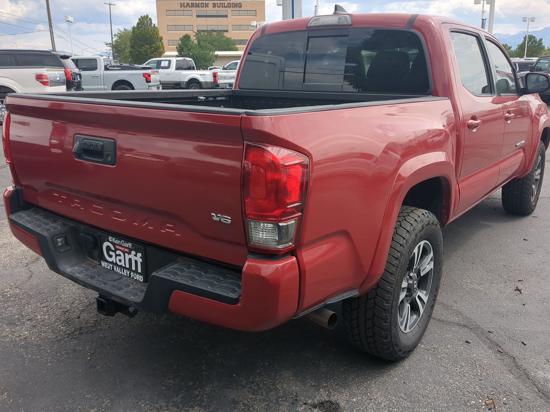 Used 2017 Toyota Tacoma TRD Sport w/ Tow Package (A/T) AWD/4WD image 3