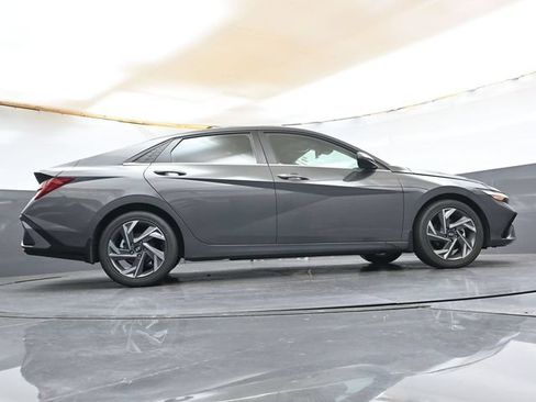 Used 2026 Hyundai Elantra Limited FWD image 34