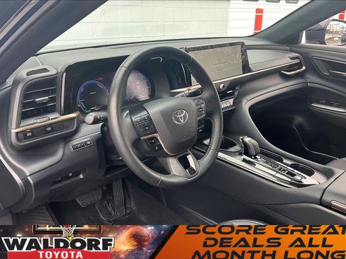 Used 2025 Toyota Crown XLE image 18