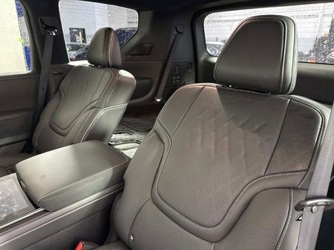 Certified 2025 INFINITI QX80 Autograph w/ Autograph Exterior Package image 30