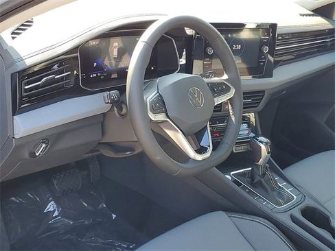 New 2025 Volkswagen Jetta SE image 18