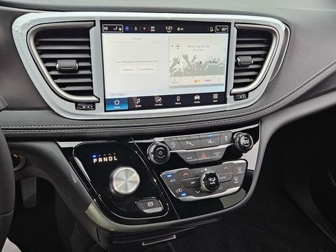 New 2026 Chrysler Pacifica Select FWD image 20