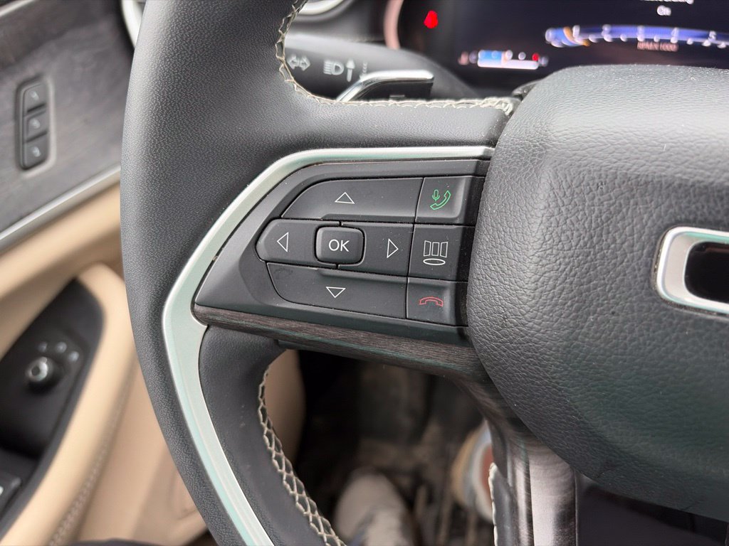 Used 2023 Jeep Grand Cherokee L Limited w/ Luxury Tech Group II AWD/4WD image 9