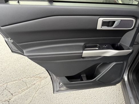 Used 2023 Ford Explorer XLT image 14