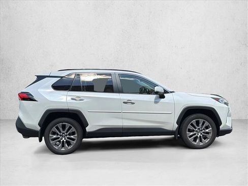Used 2020 Toyota RAV4 Limited AWD/4WD image 4