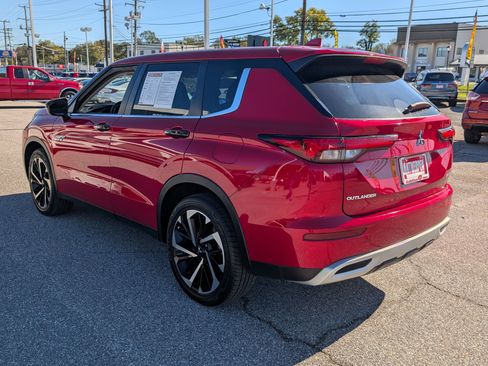 Used 2023 Mitsubishi Outlander SE image 5