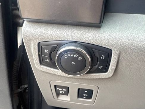 Used 2016 Ford F150 XLT w/ Equipment Group 302A Luxury AWD/4WD image 11