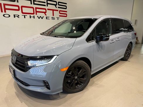 Used 2023 Honda Odyssey Sport image 2