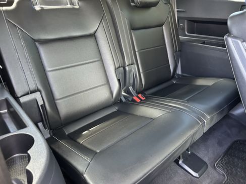 Used 2023 Volkswagen Atlas SE w/ Panoramic Sunroof Package FWD image 12