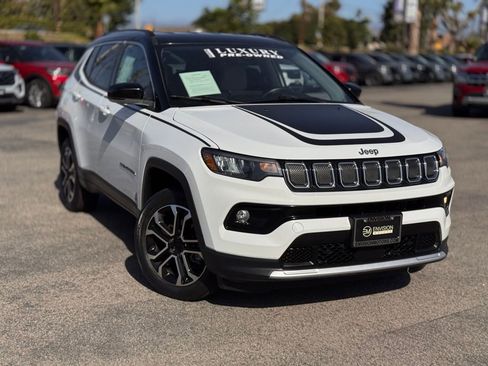 Used 2022 Jeep Compass Limited w/ Mopar Graphics Package image 2