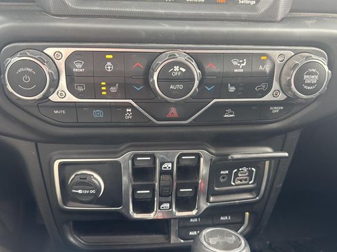 Used 2023 Jeep Wrangler Unlimited Sahara w/ Cold Weather Group AWD/4WD image 22