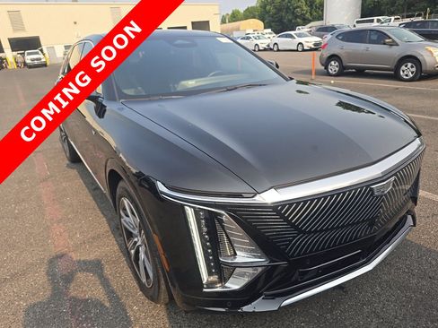 Used 2024 Cadillac Lyriq Luxury AWD/4WD image 3